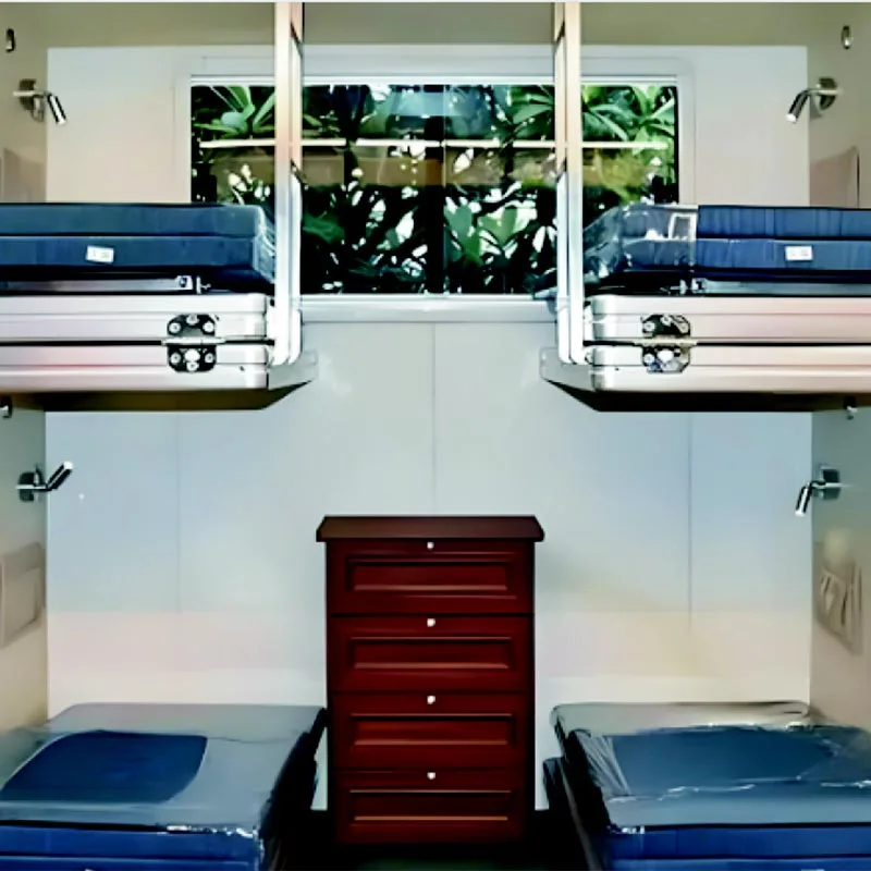 سرير قابل للطي في السيارة